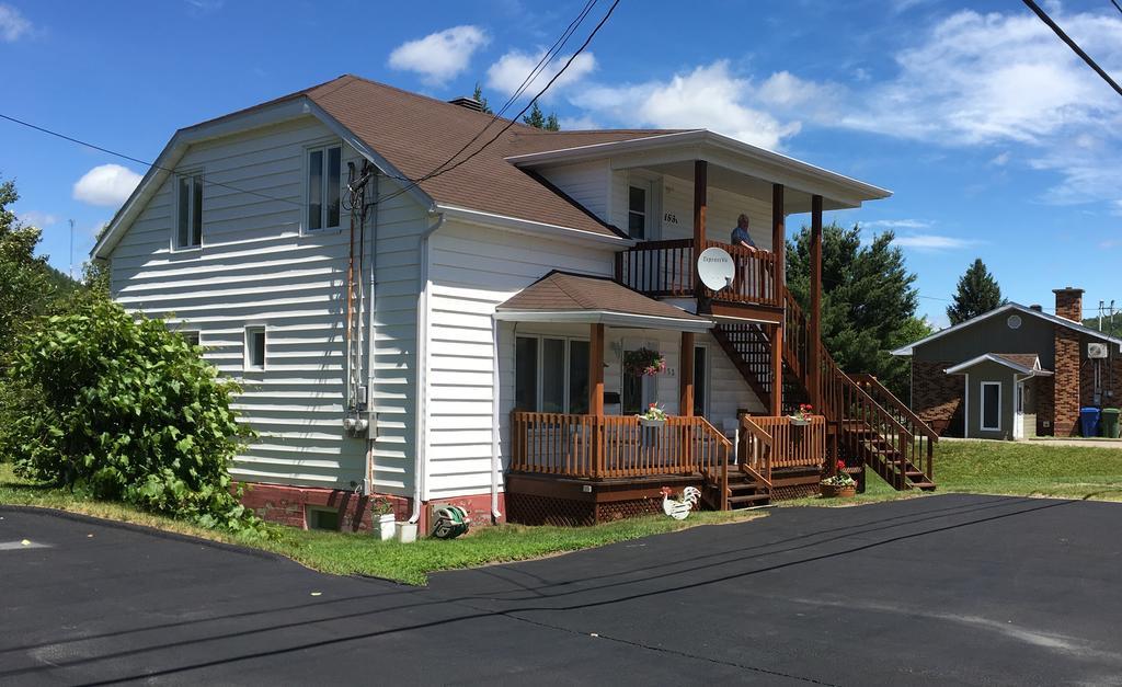 Maison L'Heritage L'Anse-Saint-Jean Exterior photo